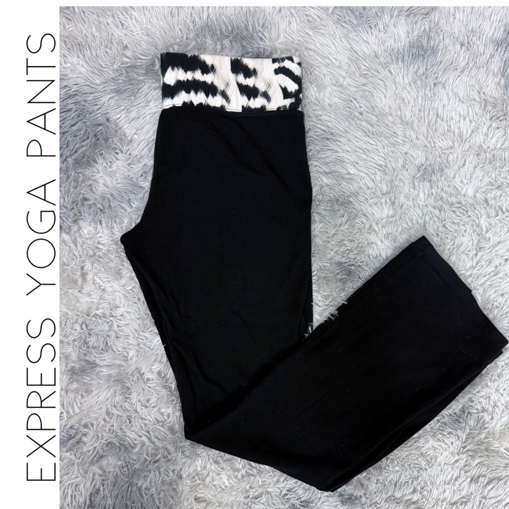 💰LAST CHANCE 💰Express Black Yoga Pants with Patterned Waistband